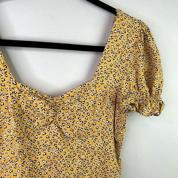 Cropped yellow cheetah print bubble sleeve‎ smocked top size small - Picture 2 of 9